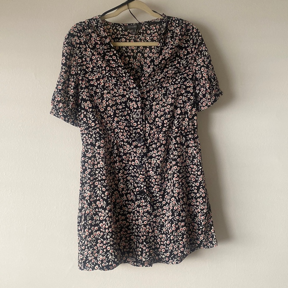 BRAND: Primark // SIZE:UK14/US10/ EUR42 // COLOR: Black, White, Red Flowers
